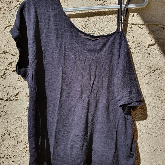 Van's Offshoulder Geometric top - Picture 3 of 3